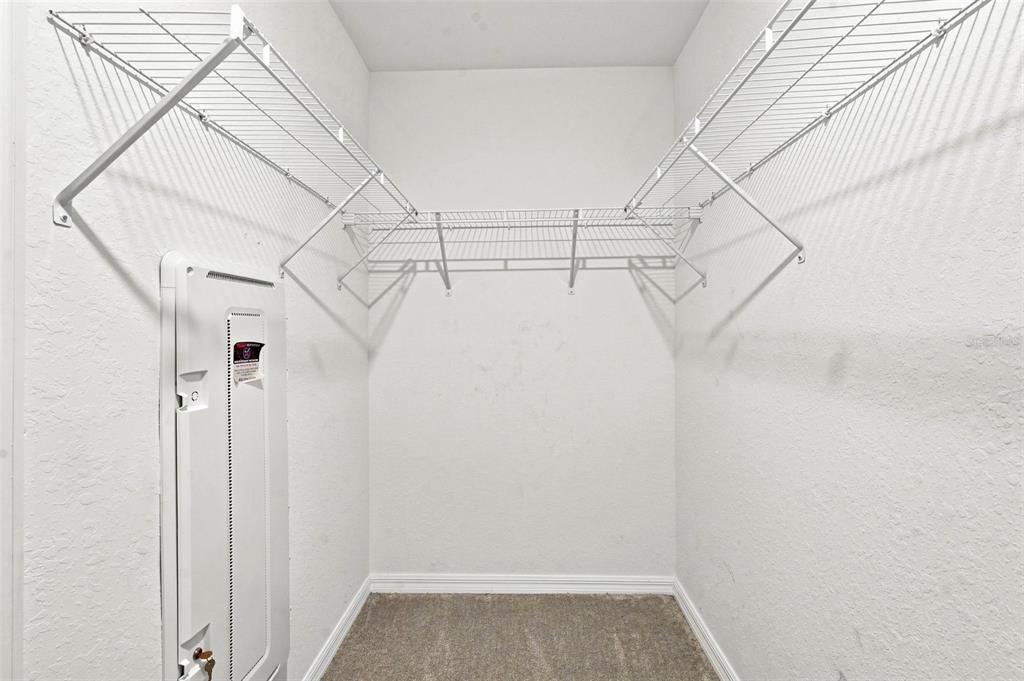 For Sale: $433,300 (5 beds, 2 baths, 2214 Square Feet)