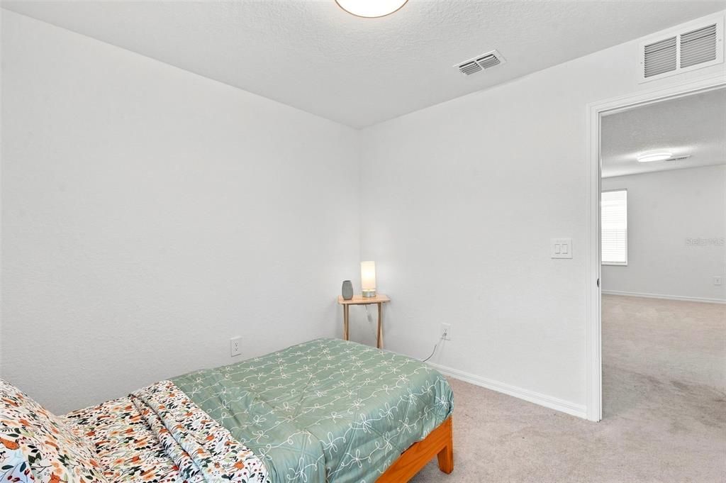 For Sale: $433,300 (5 beds, 2 baths, 2214 Square Feet)