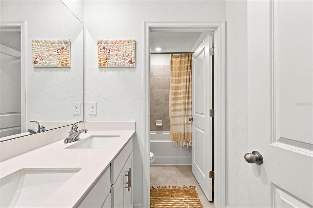For Sale: $433,300 (5 beds, 2 baths, 2214 Square Feet)