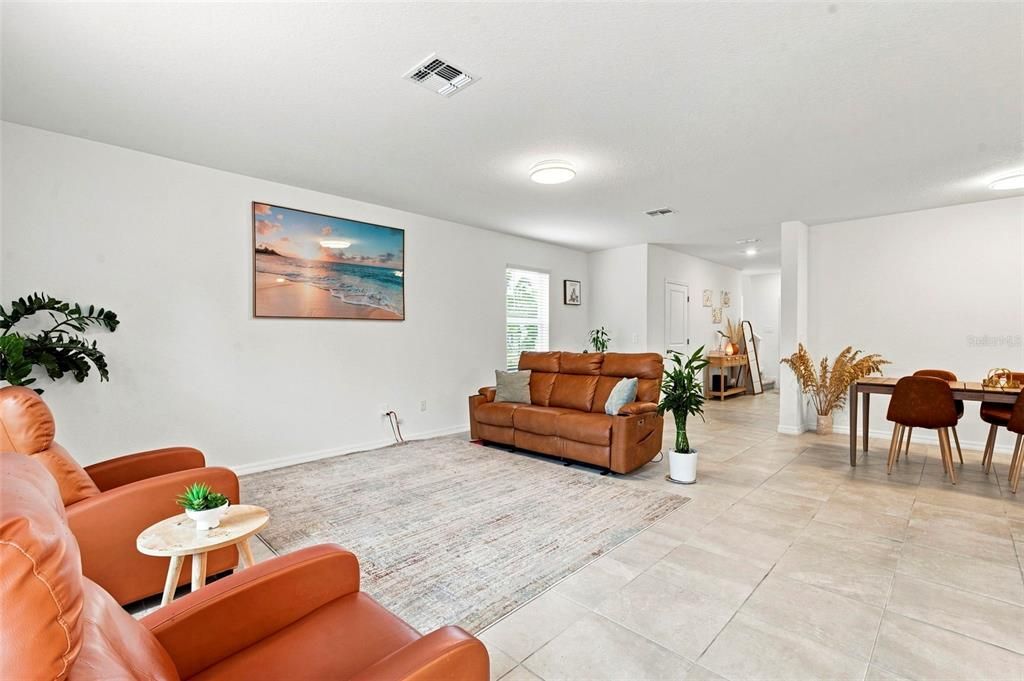 For Sale: $433,300 (5 beds, 2 baths, 2214 Square Feet)