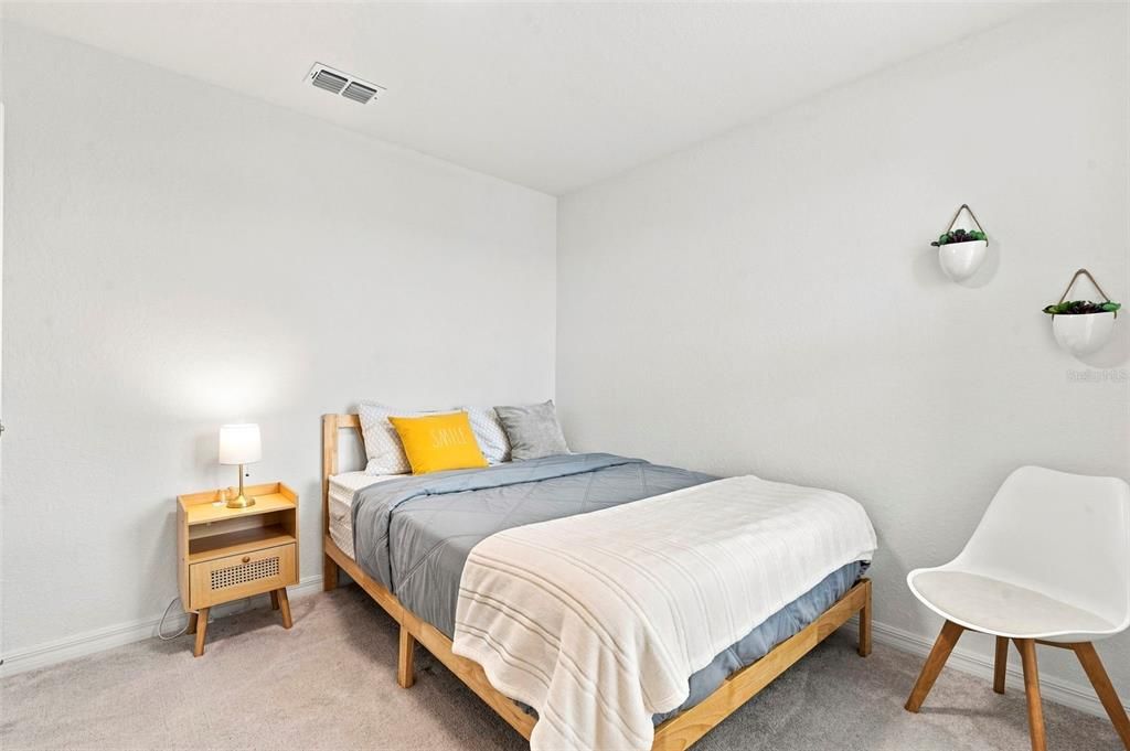 For Sale: $433,300 (5 beds, 2 baths, 2214 Square Feet)