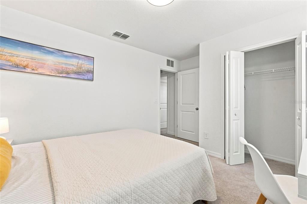 For Sale: $433,300 (5 beds, 2 baths, 2214 Square Feet)