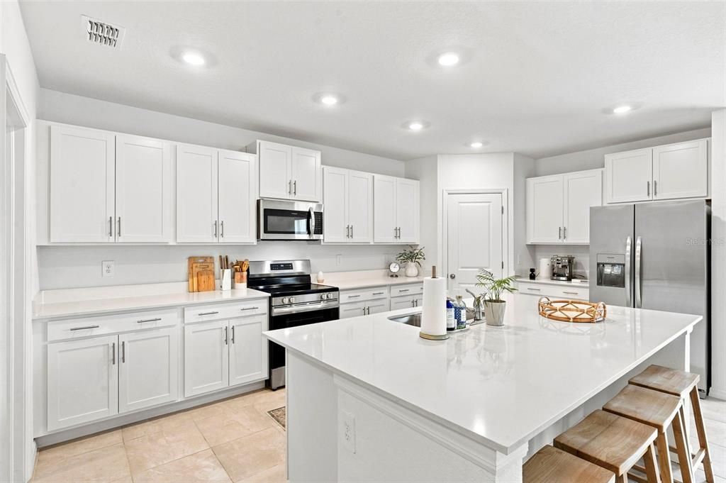 For Sale: $433,300 (5 beds, 2 baths, 2214 Square Feet)