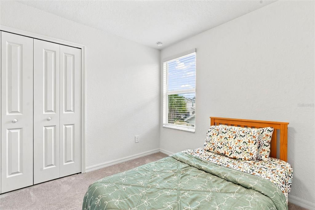 For Sale: $433,300 (5 beds, 2 baths, 2214 Square Feet)