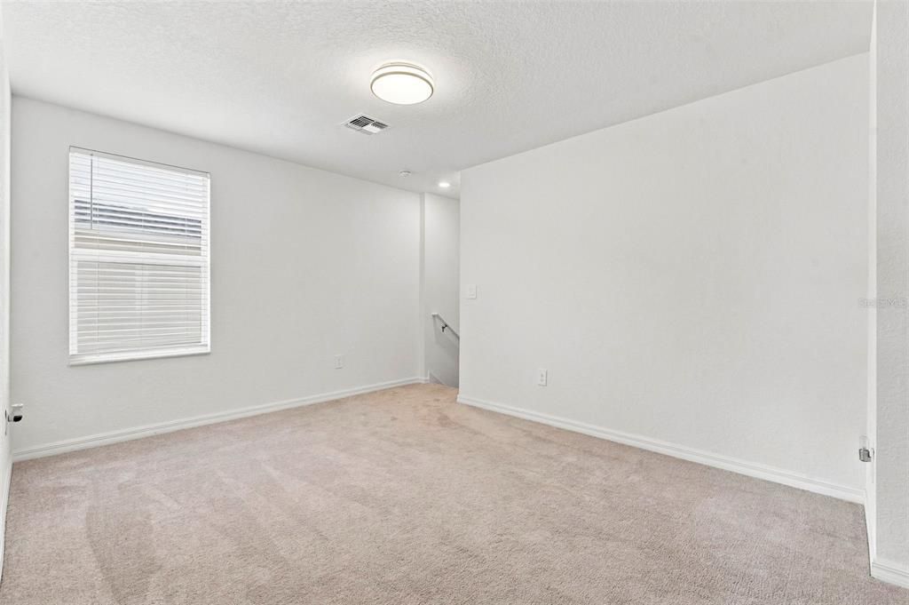 For Sale: $433,300 (5 beds, 2 baths, 2214 Square Feet)