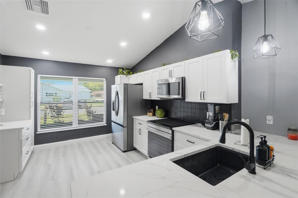 For Sale: $359,000 (3 beds, 2 baths, 1461 Square Feet)