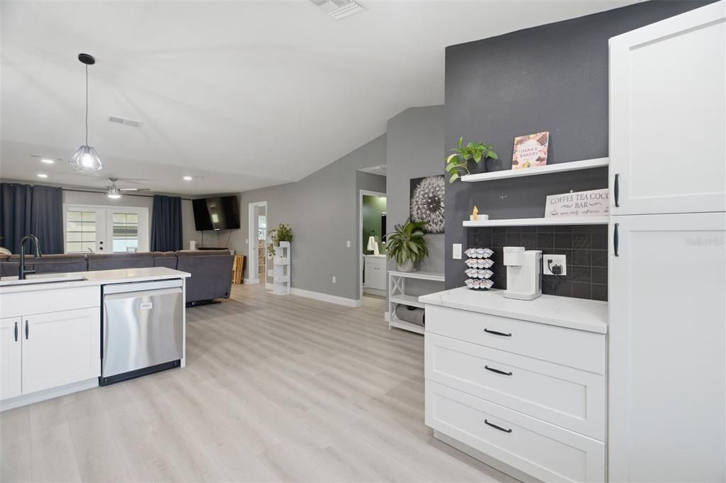 For Sale: $359,000 (3 beds, 2 baths, 1461 Square Feet)