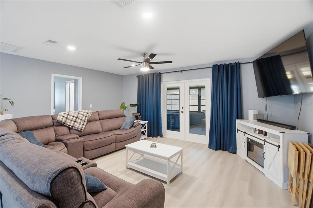 For Sale: $359,000 (3 beds, 2 baths, 1461 Square Feet)