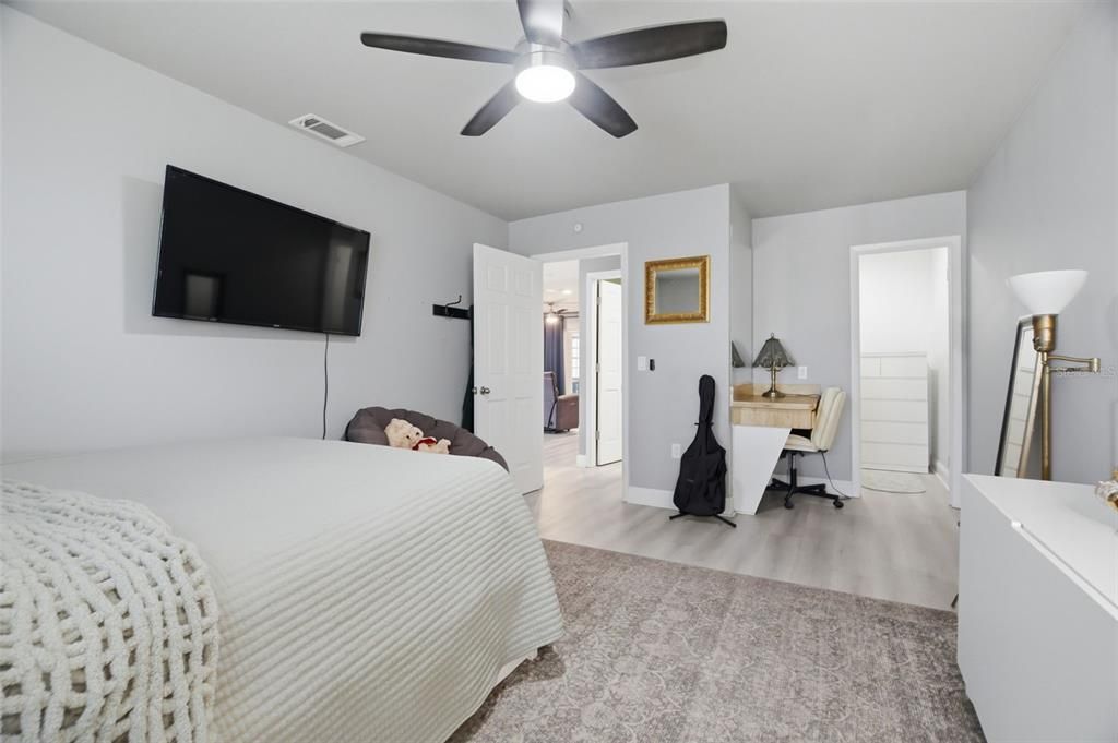 For Sale: $359,000 (3 beds, 2 baths, 1461 Square Feet)
