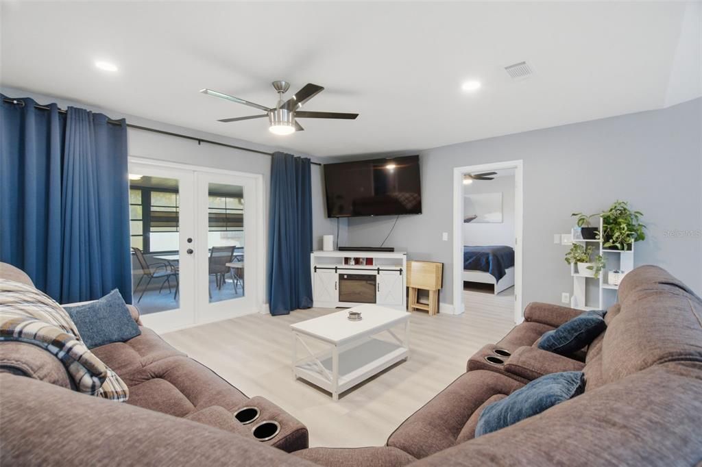 For Sale: $359,000 (3 beds, 2 baths, 1461 Square Feet)