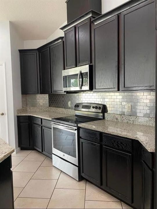 For Rent: $2,400 (3 beds, 2 baths, 1759 Square Feet)