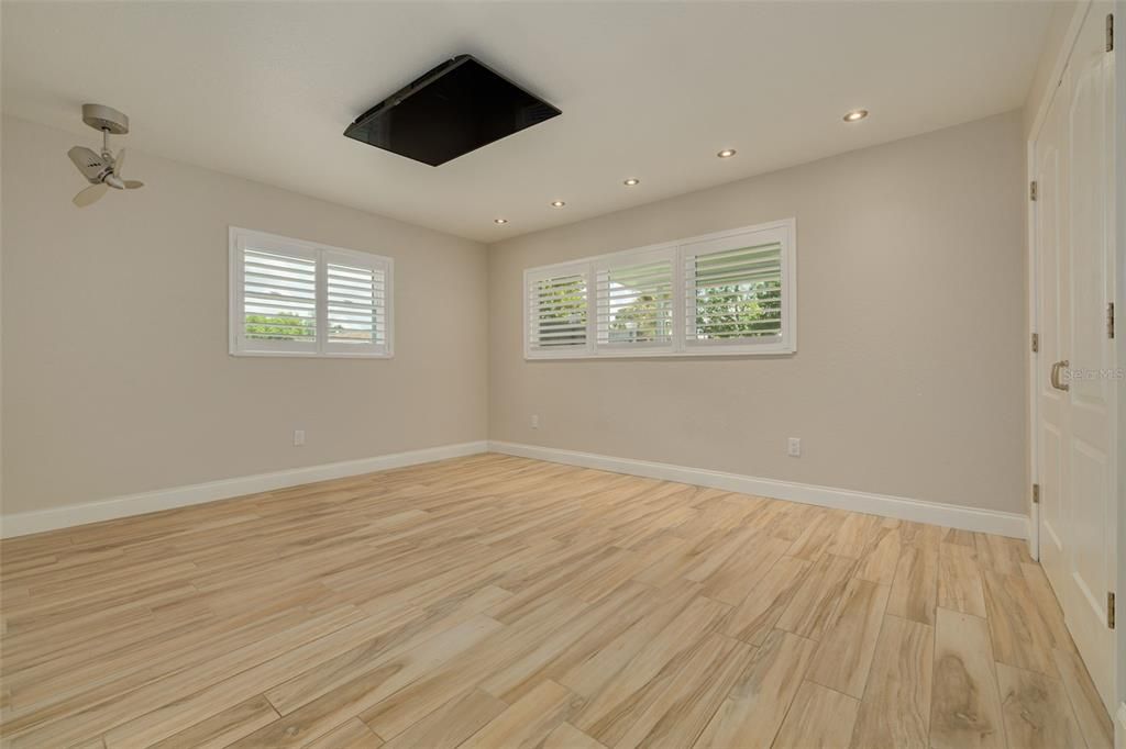 For Sale: $274,900 (2 beds, 2 baths, 1475 Square Feet)