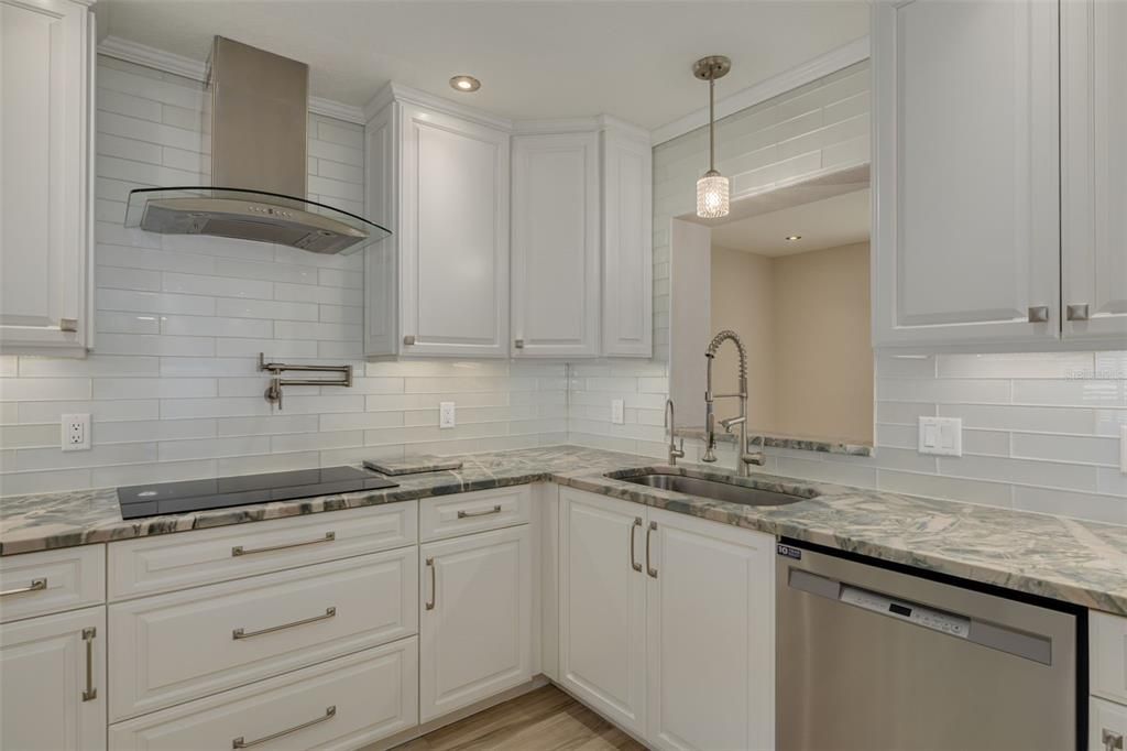 For Sale: $274,900 (2 beds, 2 baths, 1475 Square Feet)