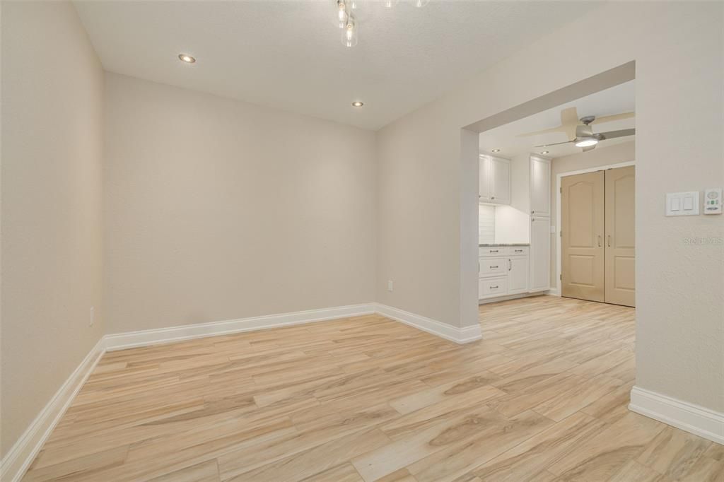 For Sale: $274,900 (2 beds, 2 baths, 1475 Square Feet)