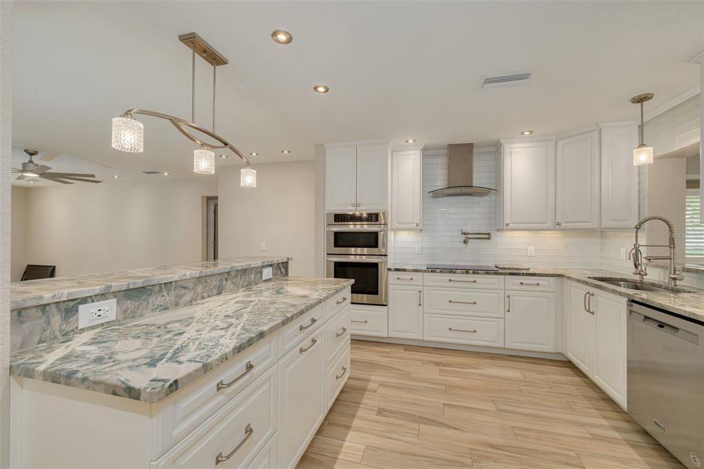 For Sale: $274,900 (2 beds, 2 baths, 1475 Square Feet)
