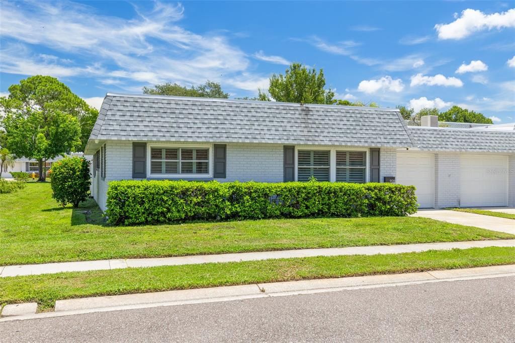 For Sale: $274,900 (2 beds, 2 baths, 1475 Square Feet)