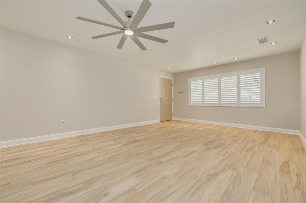 For Sale: $274,900 (2 beds, 2 baths, 1475 Square Feet)