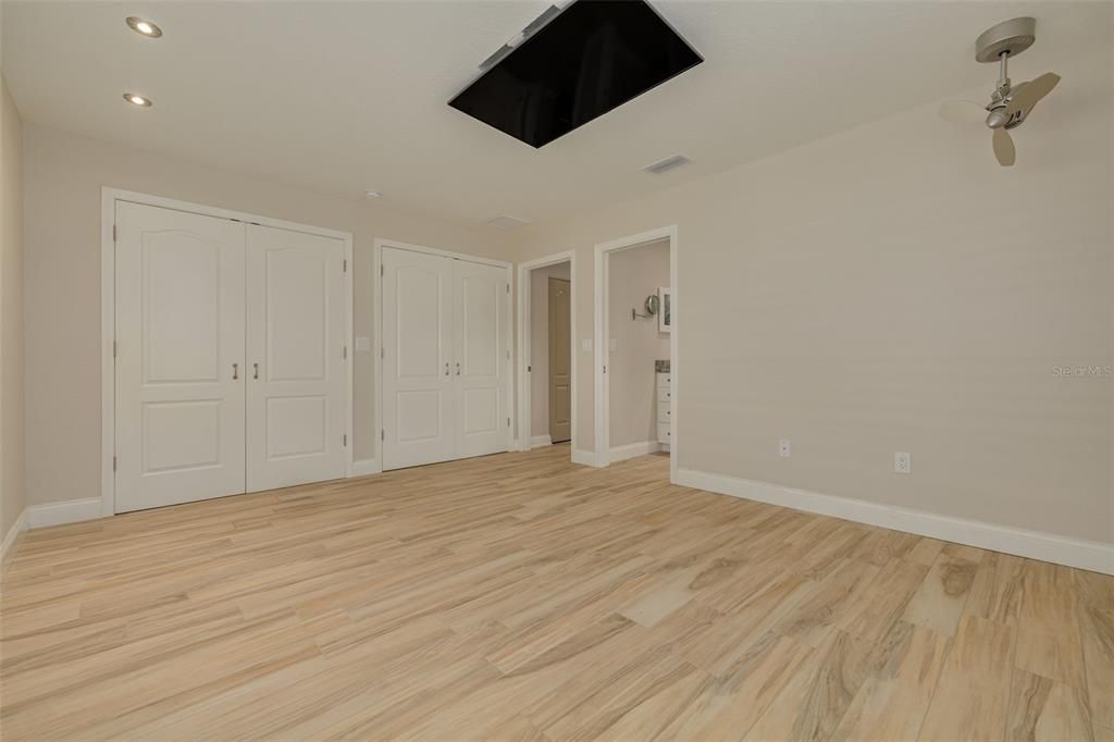 For Sale: $274,900 (2 beds, 2 baths, 1475 Square Feet)