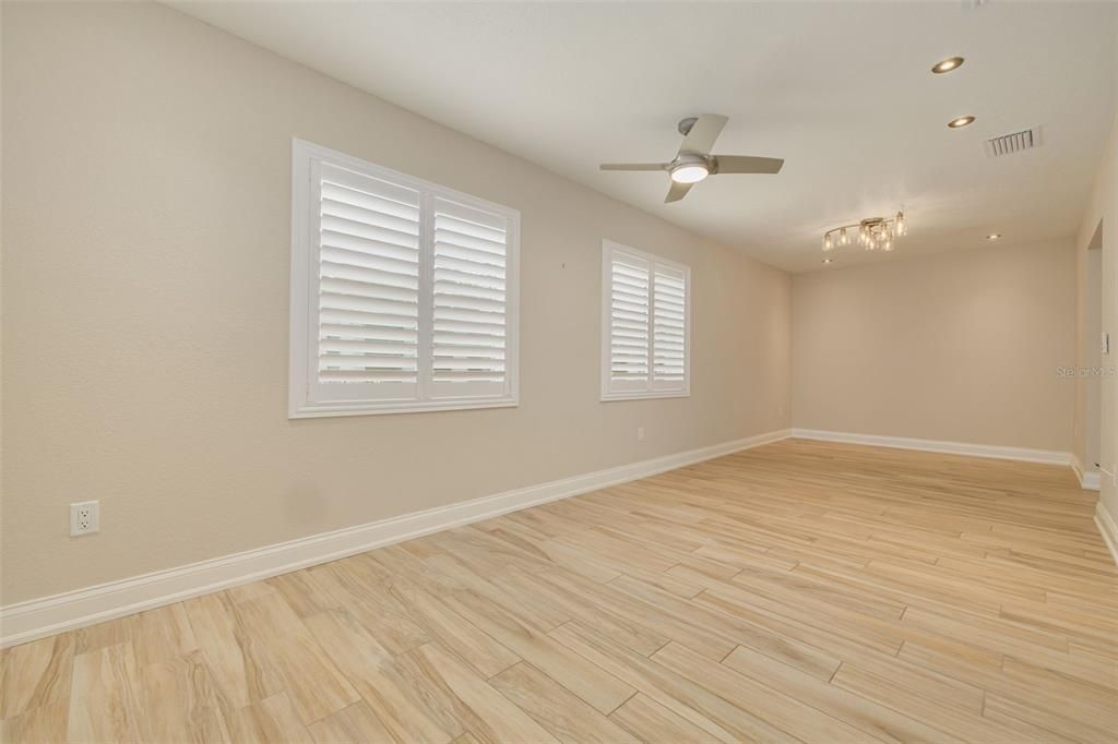 For Sale: $274,900 (2 beds, 2 baths, 1475 Square Feet)