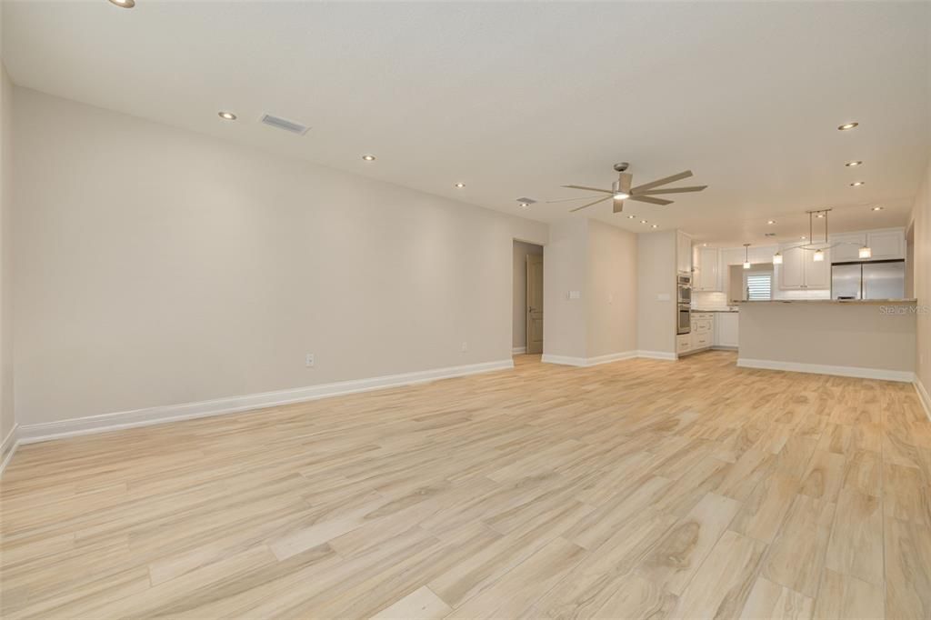 For Sale: $274,900 (2 beds, 2 baths, 1475 Square Feet)