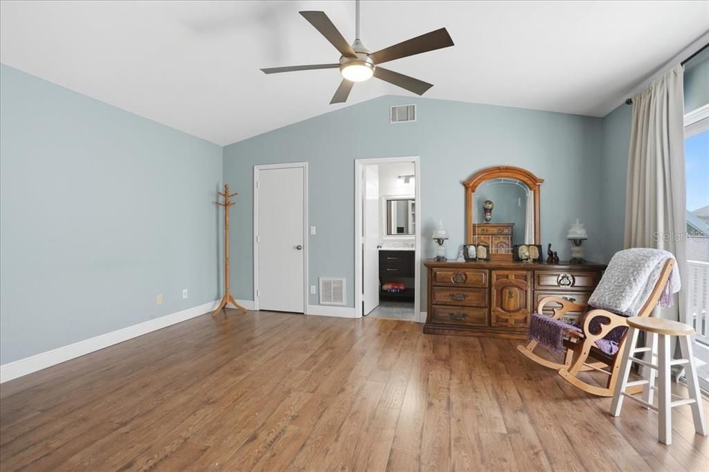 For Sale: $246,500 (3 beds, 2 baths, 1512 Square Feet)