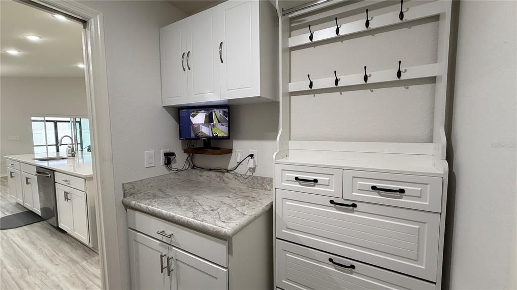 For Rent: $2,250 (4 beds, 2 baths, 2074 Square Feet)
