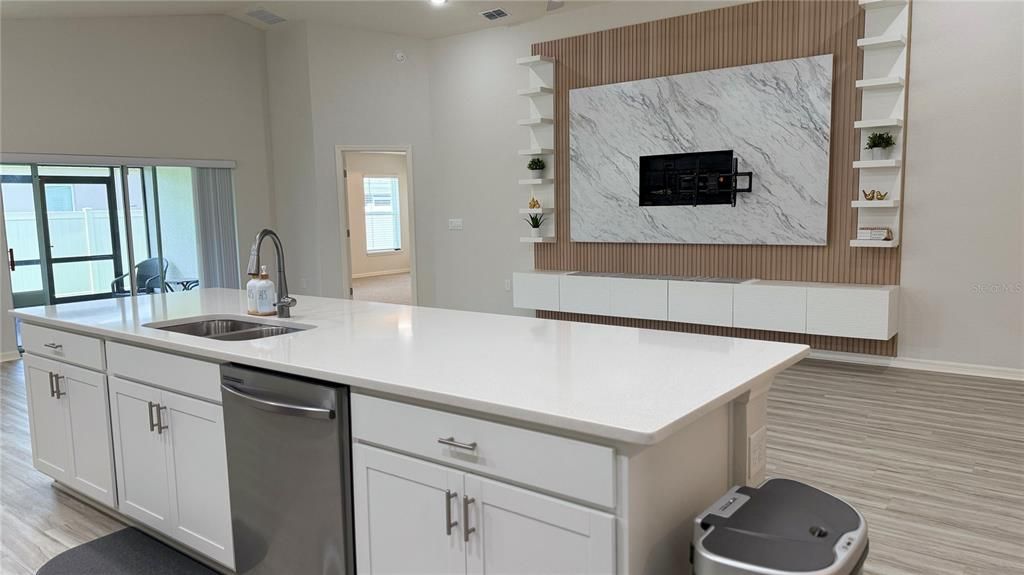 For Rent: $2,250 (4 beds, 2 baths, 2074 Square Feet)