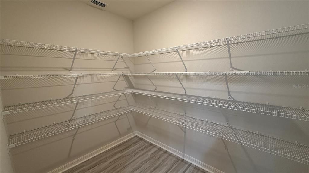 For Rent: $2,250 (4 beds, 2 baths, 2074 Square Feet)