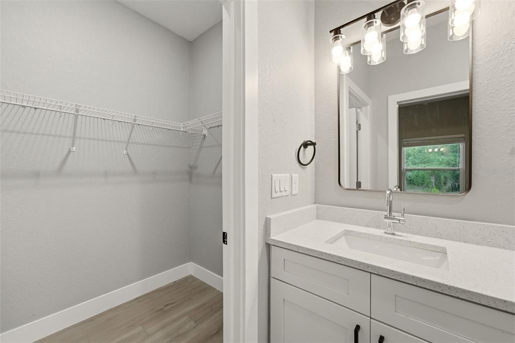 For Sale: $459,000 (6 beds, 0 baths, 2413 Square Feet)