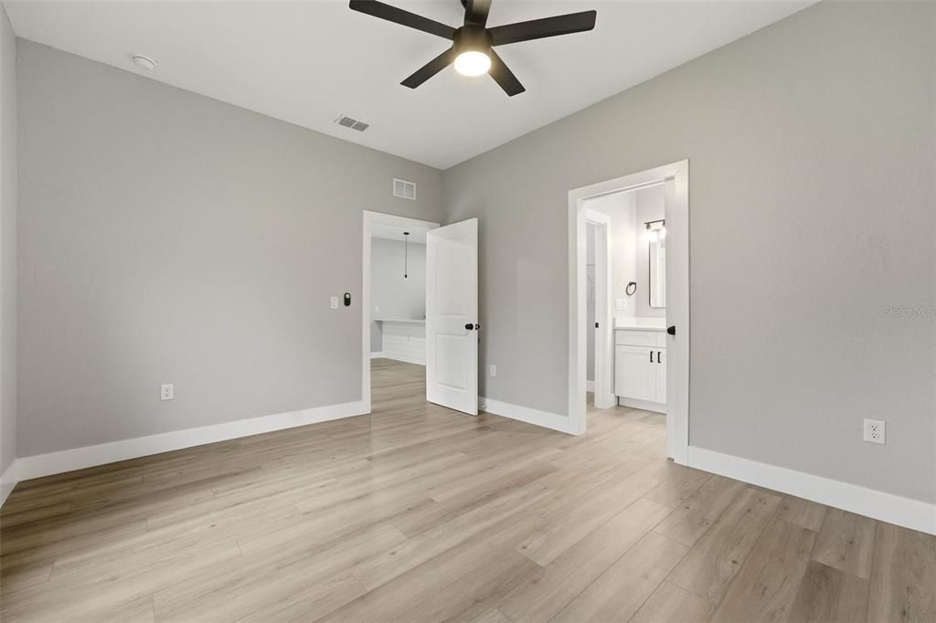For Sale: $459,000 (6 beds, 0 baths, 2413 Square Feet)