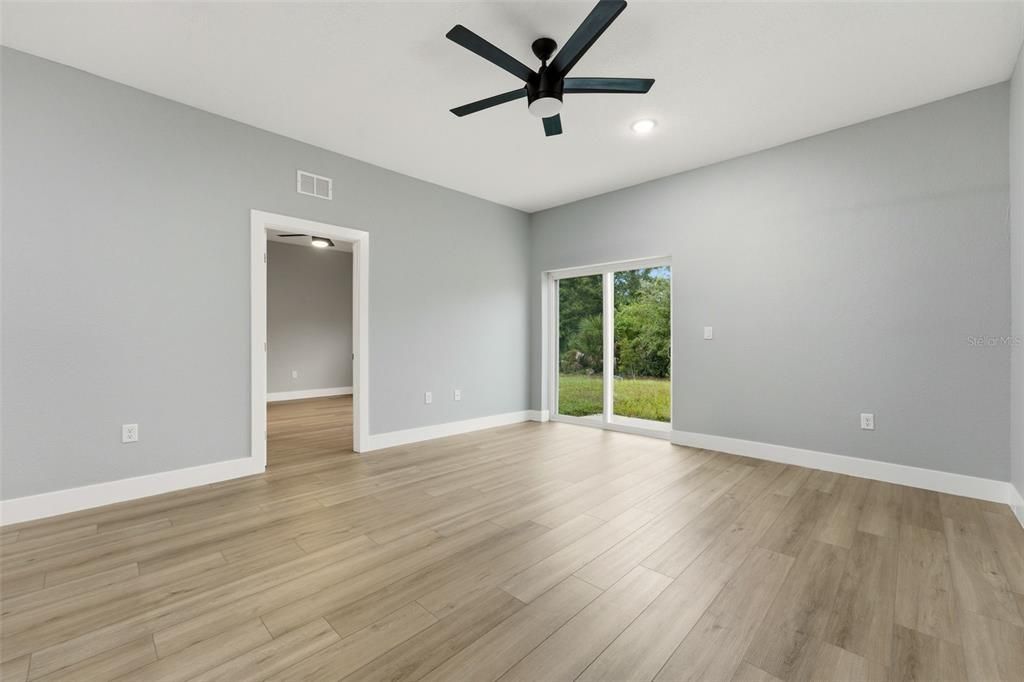 For Sale: $459,000 (6 beds, 0 baths, 2413 Square Feet)