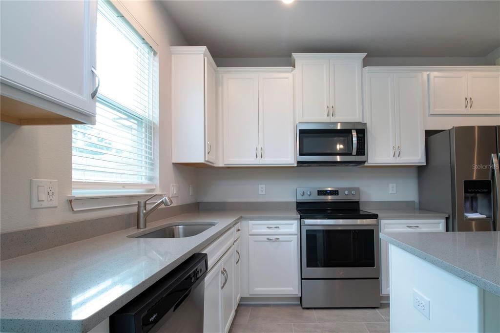 For Rent: $2,200 (3 beds, 2 baths, 1614 Square Feet)