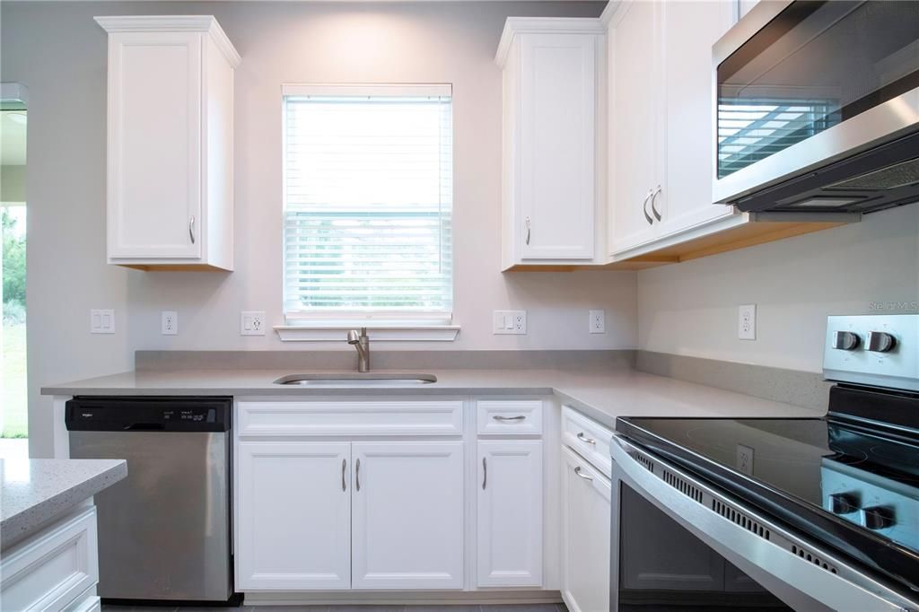 For Rent: $2,200 (3 beds, 2 baths, 1614 Square Feet)