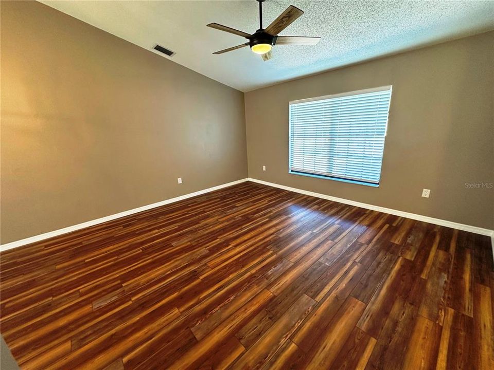 En Venta: $400,000 (4 camas, 2 baños, 1605 Pies cuadrados)