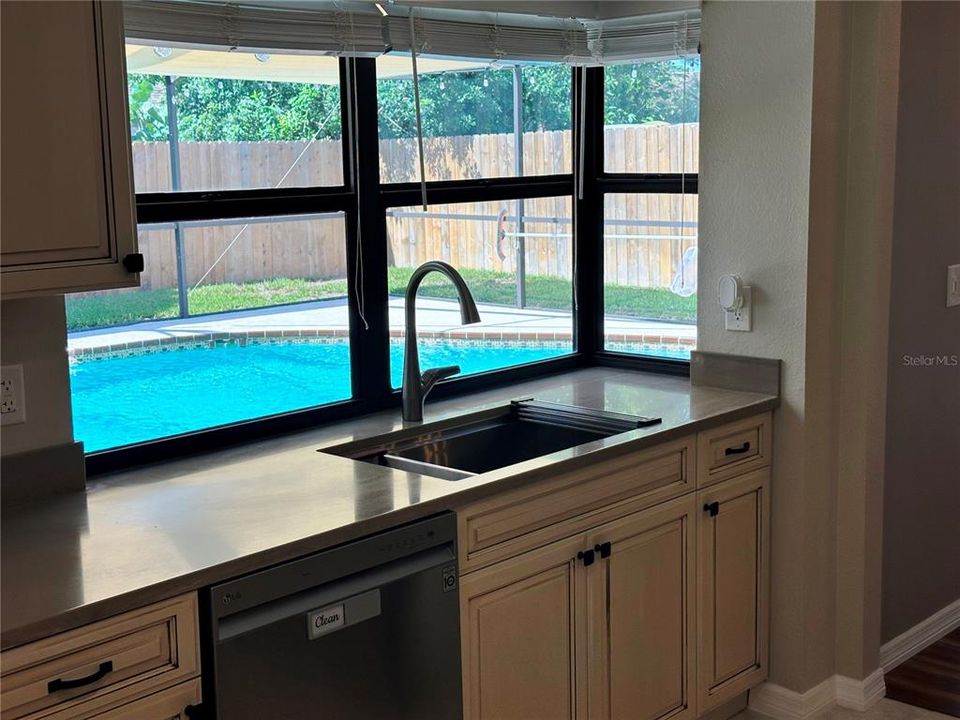 En Venta: $400,000 (4 camas, 2 baños, 1605 Pies cuadrados)