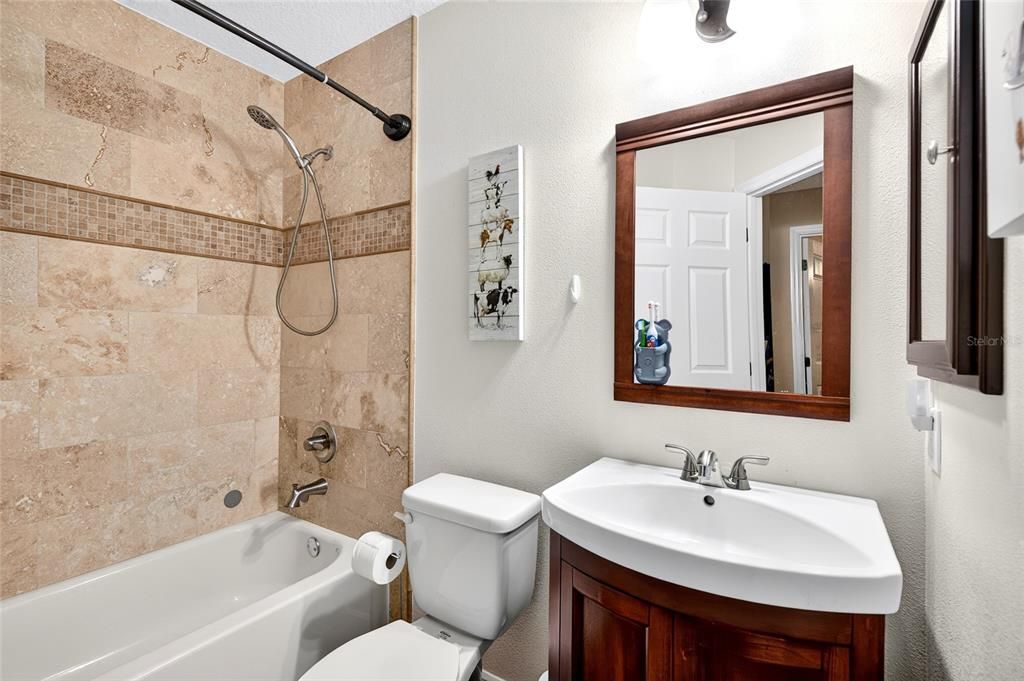 En Venta: $440,000 (4 camas, 3 baños, 2565 Pies cuadrados)