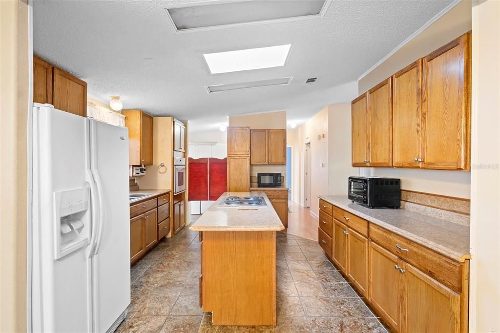 For Sale: $165,000 (2 beds, 2 baths, 1463 Square Feet)