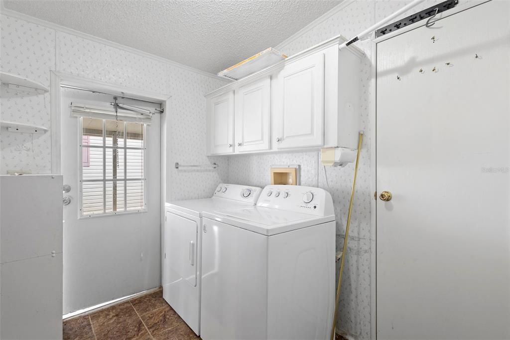 For Sale: $165,000 (2 beds, 2 baths, 1463 Square Feet)