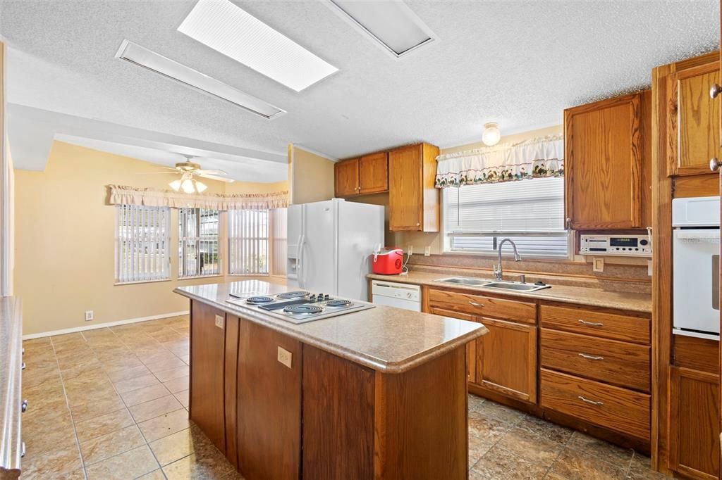 For Sale: $165,000 (2 beds, 2 baths, 1463 Square Feet)