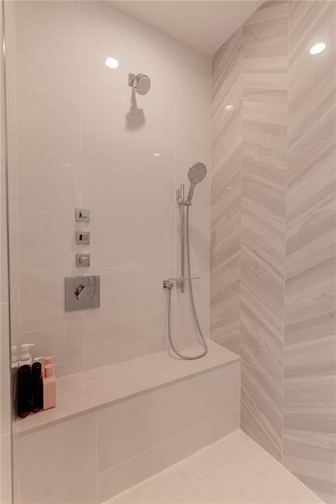 В аренду: $8,000 (2 спален, 2 ванн, 1250 Квадратных фут)