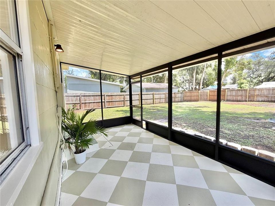 For Sale: $279,900 (2 beds, 1 baths, 756 Square Feet)
