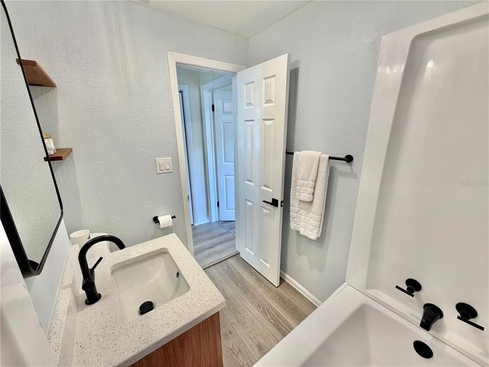 For Sale: $279,900 (2 beds, 1 baths, 756 Square Feet)