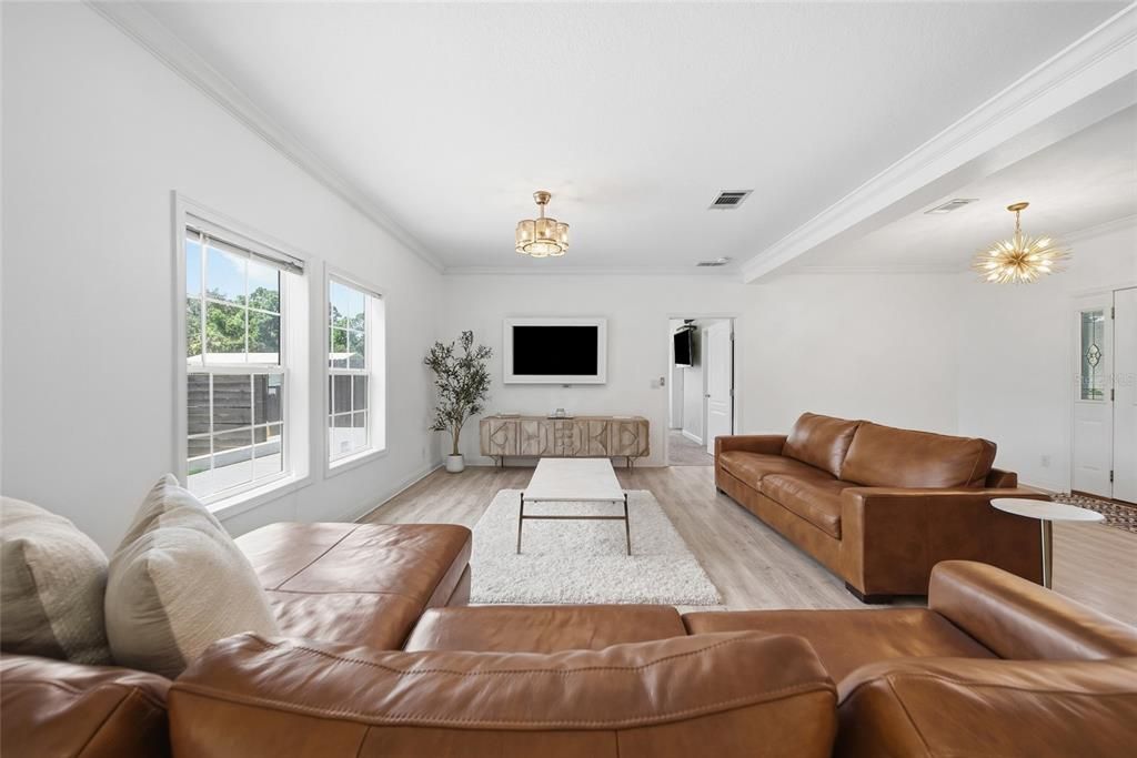 For Sale: $550,000 (3 beds, 2 baths, 1849 Square Feet)