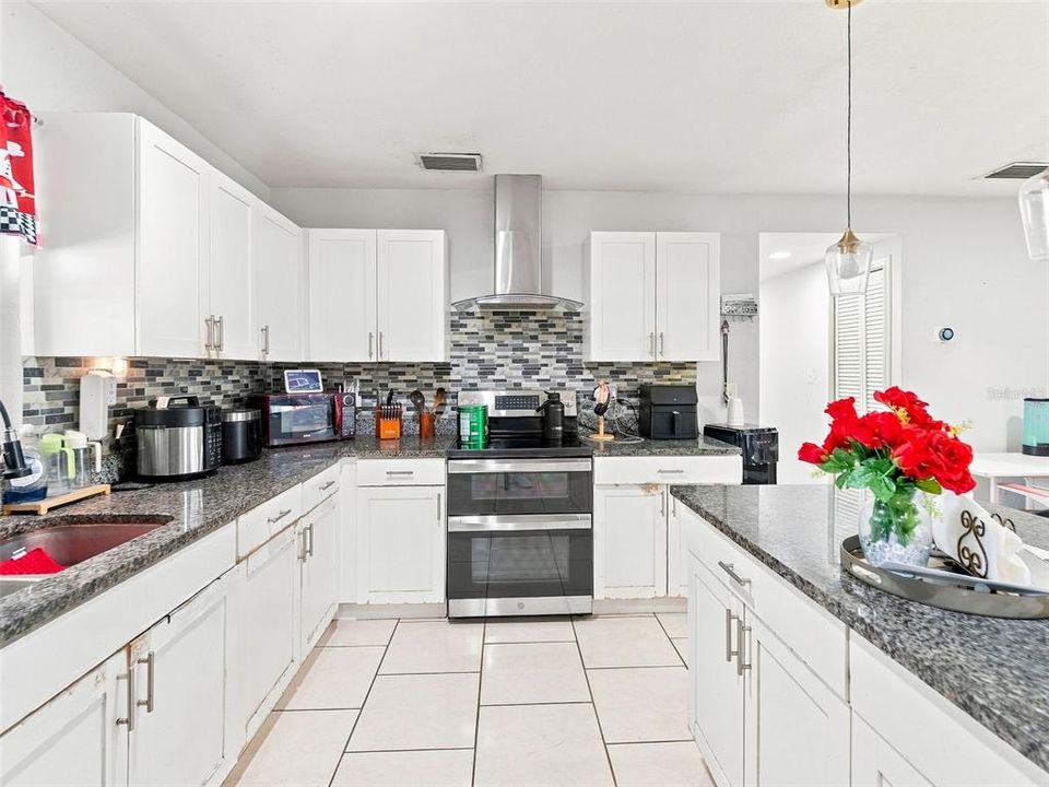 For Sale: $449,900 (4 beds, 3 baths, 1760 Square Feet)