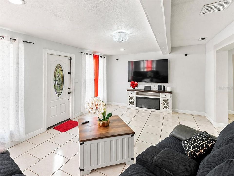 For Sale: $449,900 (4 beds, 3 baths, 1760 Square Feet)