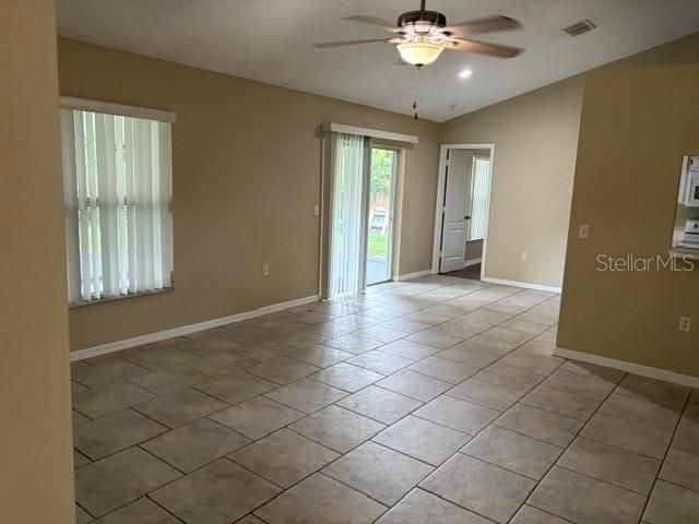 For Rent: $1,900 (3 beds, 2 baths, 1288 Square Feet)