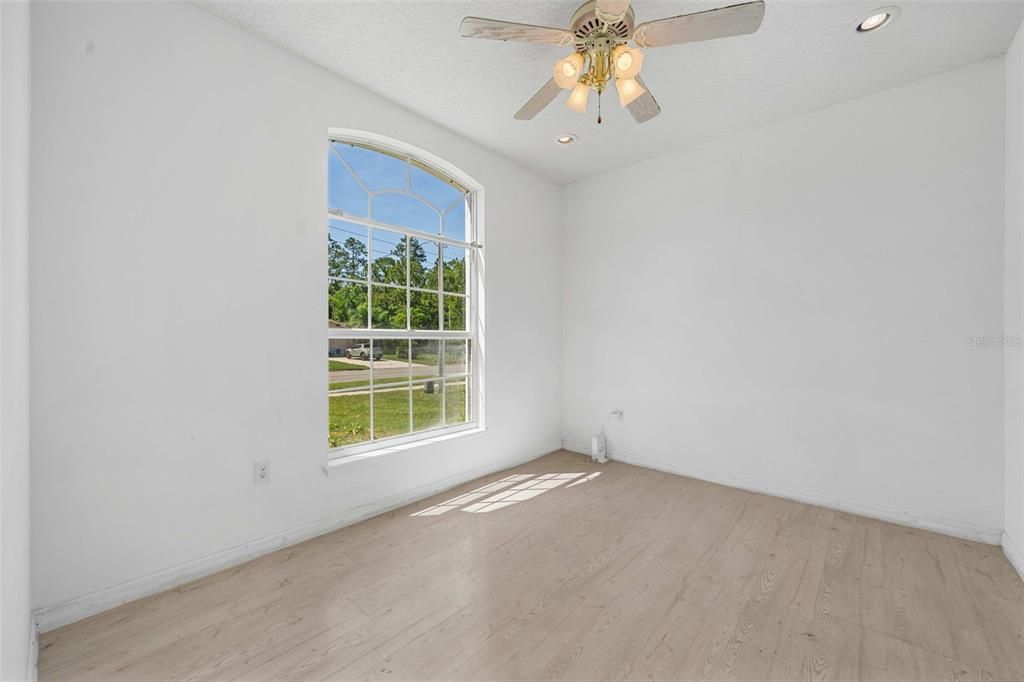 For Sale: $500,000 (4 beds, 3 baths, 2423 Square Feet)