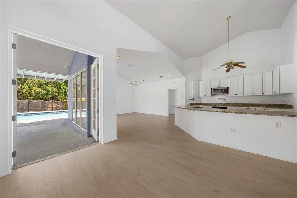 For Sale: $500,000 (4 beds, 3 baths, 2423 Square Feet)