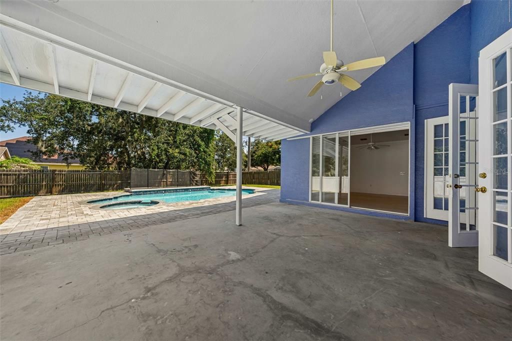 For Sale: $500,000 (4 beds, 3 baths, 2423 Square Feet)