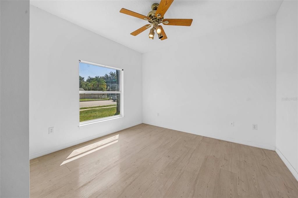For Sale: $500,000 (4 beds, 3 baths, 2423 Square Feet)